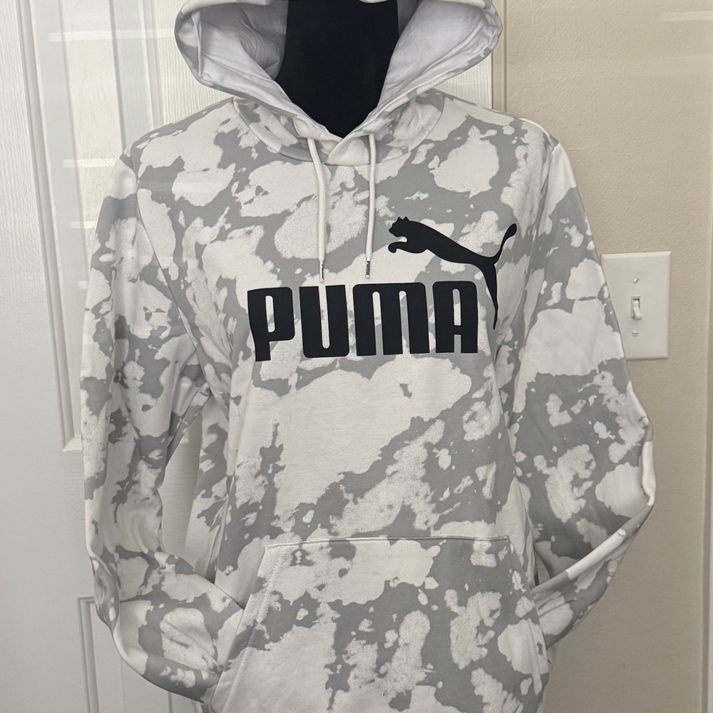 PUMA Men's Gray and White Hoodie